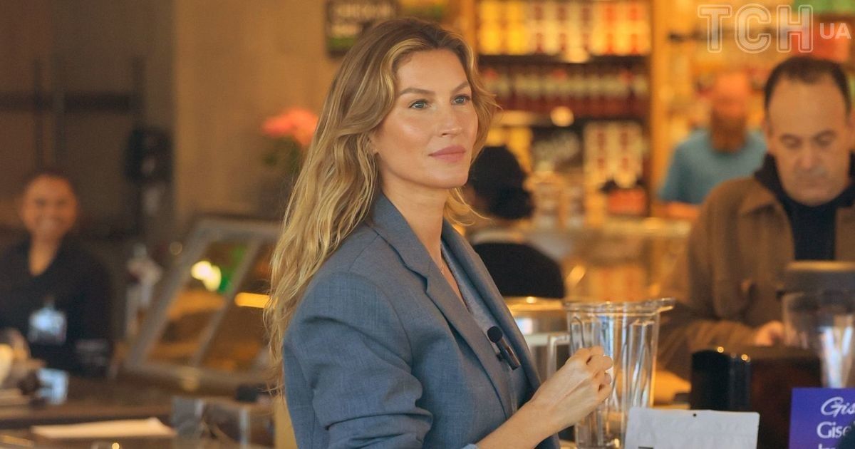 On the set: supermodel Gisele Bundchen spotted in a supermarket in Los