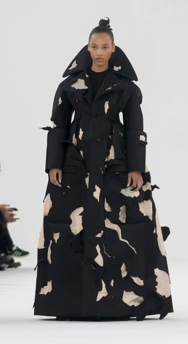 Показ колекції Haute Couture Модного дому Viktor&Rolf / © Associated Press