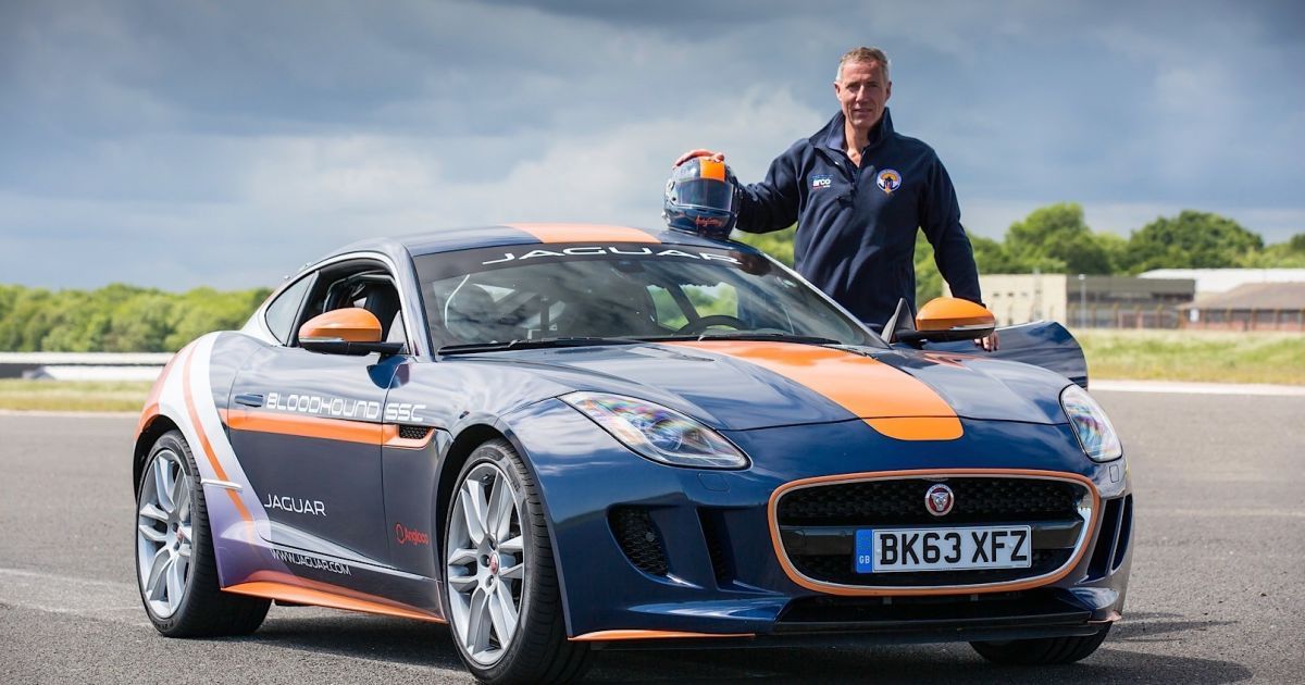 Jaguar F-Type R проверил на прочность парашют (видео)