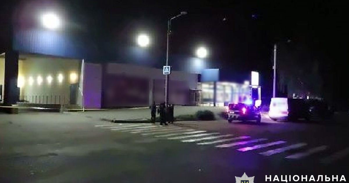 В Лубнах мужчина бросил гранату в толпу на входе в магазин "АТБ"