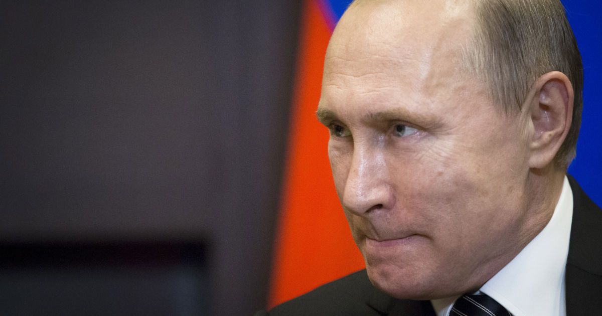 Оппозиционер Навальный подал иск на Путина за "конфликт интересов"
