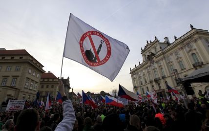 В Праге забросали "коктейлями Молотова" центр для беженцев