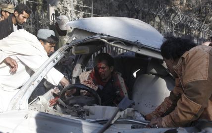Из-за нападения смертника в Пакистане погиб ребенок и полицейские