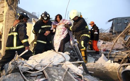 Кровавое землетрясение на Тайване: более 120 жителей находятся под обломками домов