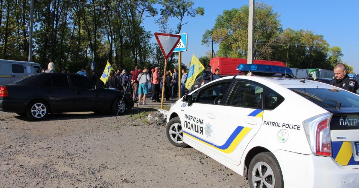У Полтаві водії на "євробляхах" перекрили трасу Київ-Харків