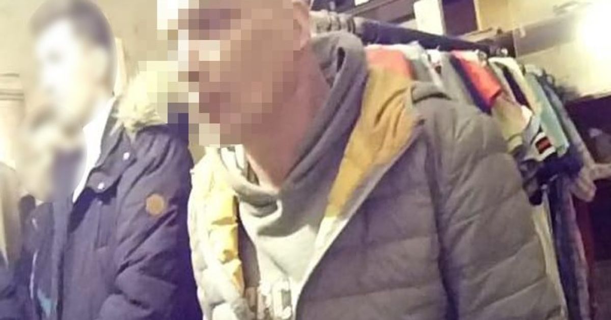 У Києві збоченець розбещував та схиляв до проституції 13-річних дівчат