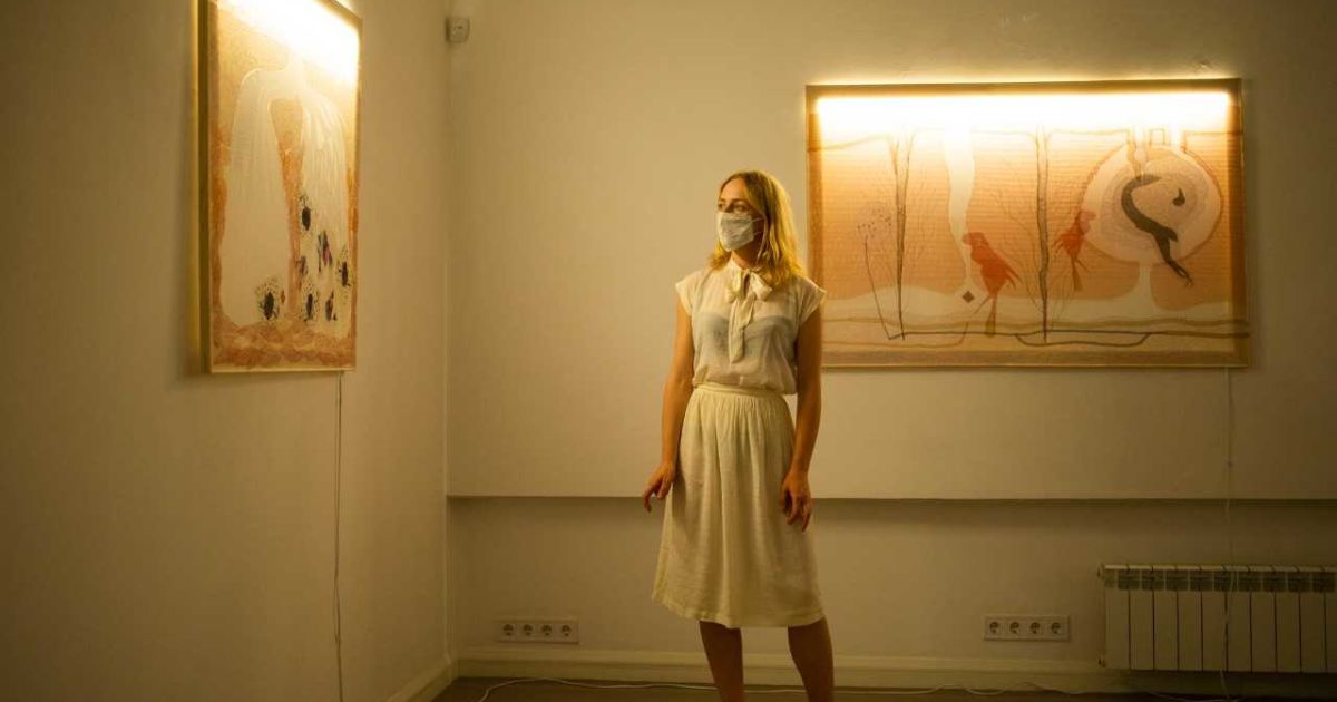 "Нейлонова" виставка Nude: у Харківській Муніципальній галереї вимкнули світло