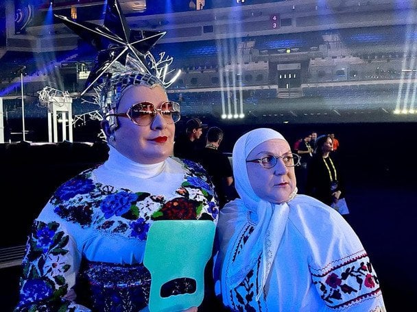 "Мама" Сердючки отреагировала на скандал вокруг их концерта, где звучали русскоязычные песни
