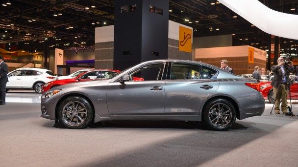 Infiniti Q50 Signature Edition / © motor1.com