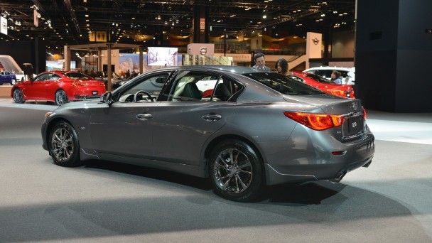 Infiniti Q50 Signature Edition / © motor1.com
