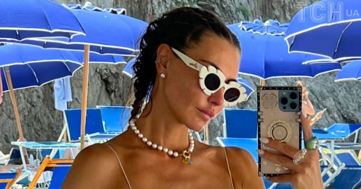 Алина Байкова показала роскошный образ в белом кружевном купальнике ...