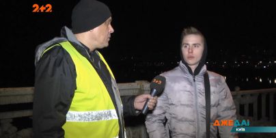 На мосту Патона машина перевернулась вверх дном – пассажир вылетел из окна машины