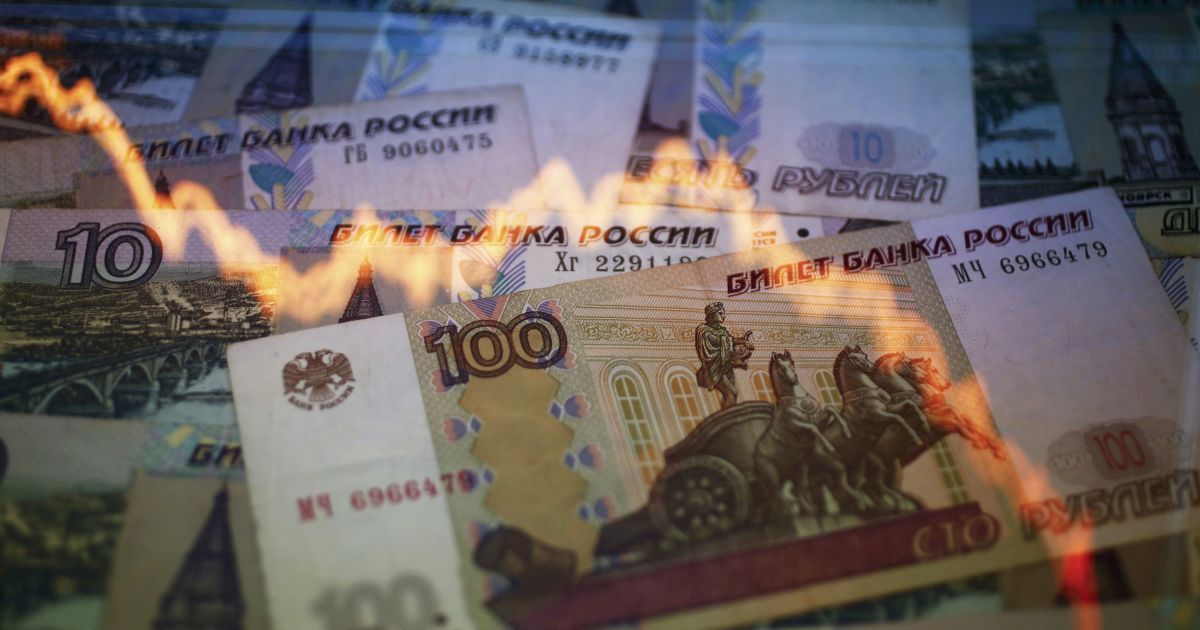 Российский рубль возобновил активное падение