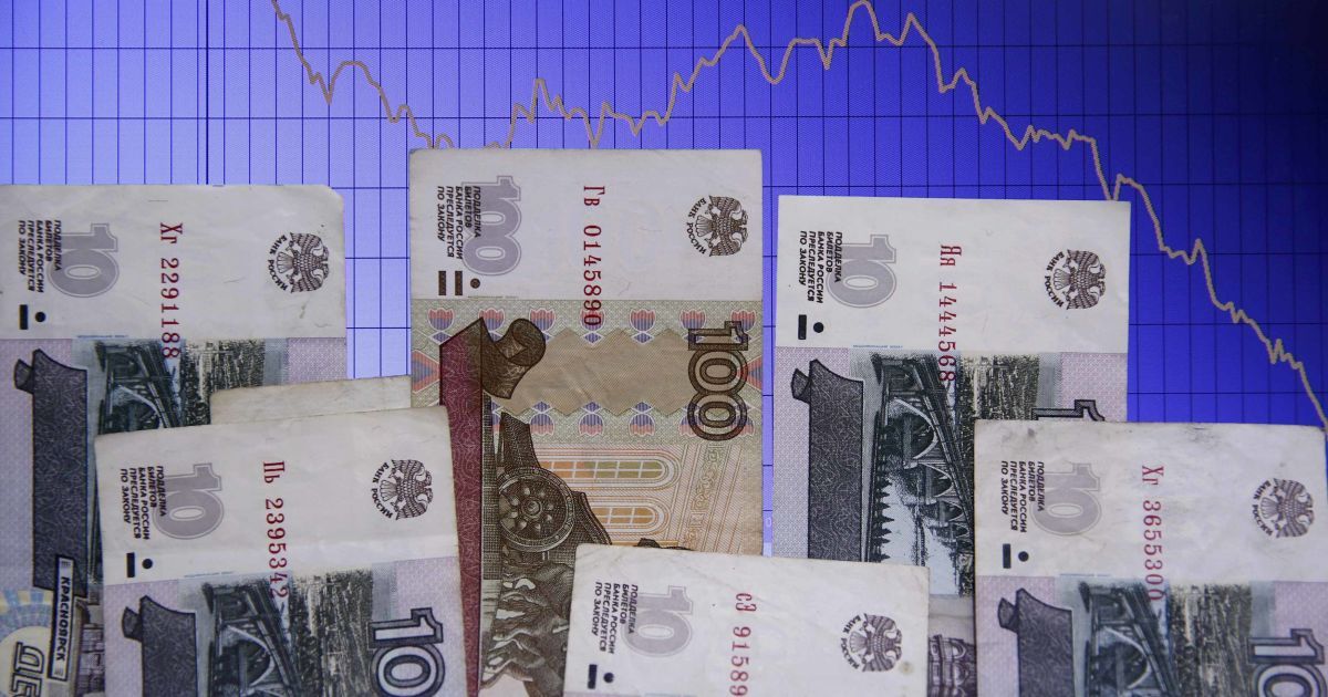 Российский рубль активно обесценивается