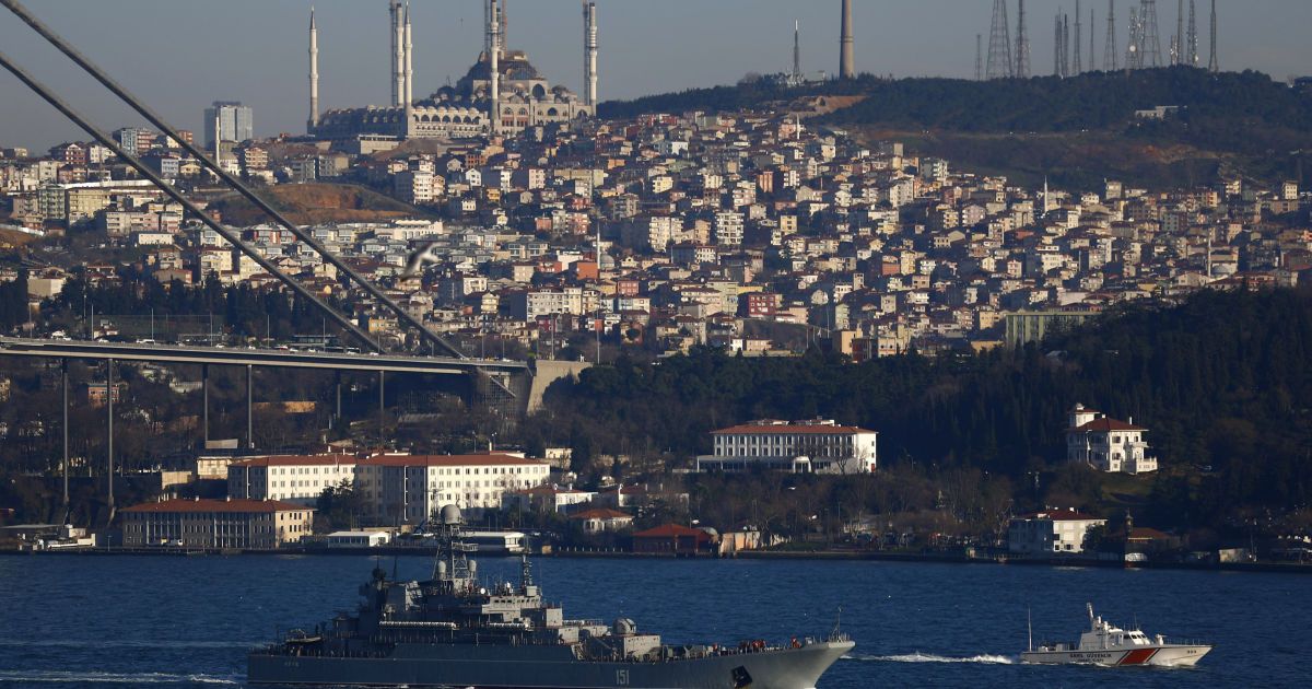 Украина потребует закрыть Босфор для российских кораблей – командующий ВМС