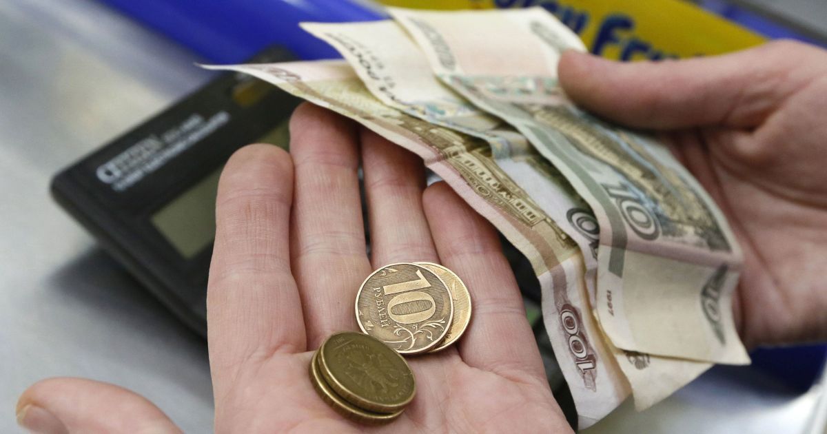 Российский рубль возобновил активное падение