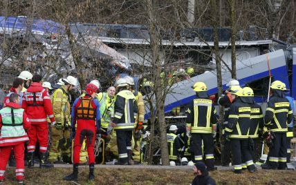 Число жертв лобового столкновения поездов в Германии выросло вдвое