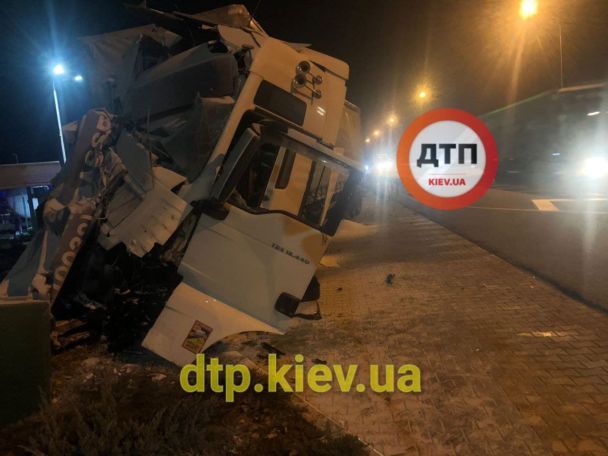 Автомобили сильно пострадали