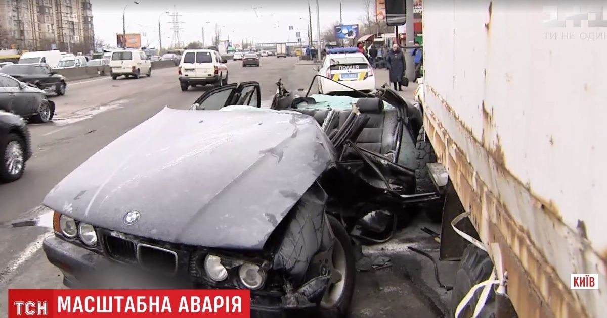 Подробиці "елітної" ДТП у Києві: при зіткненні Mercedes, BMW та Infiniti загинула людина