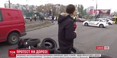 Левый берег Киева остановился в масштабных пробках из-за перекрытой протестующими дороги