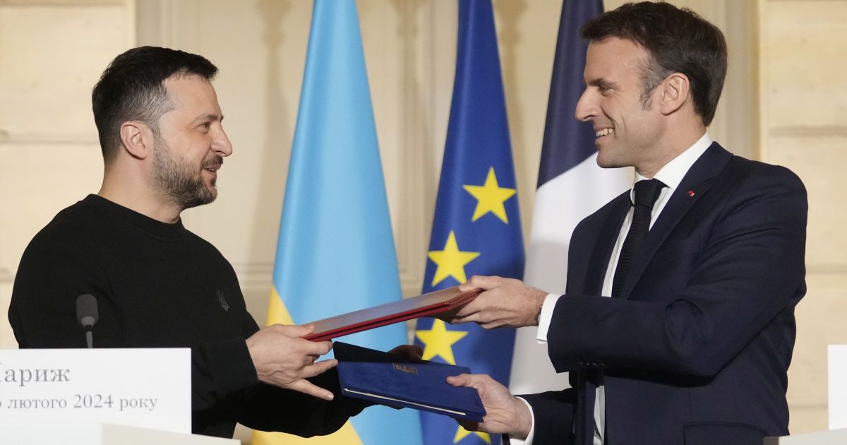 Президенты Украины и Франции побеседовали по телефону