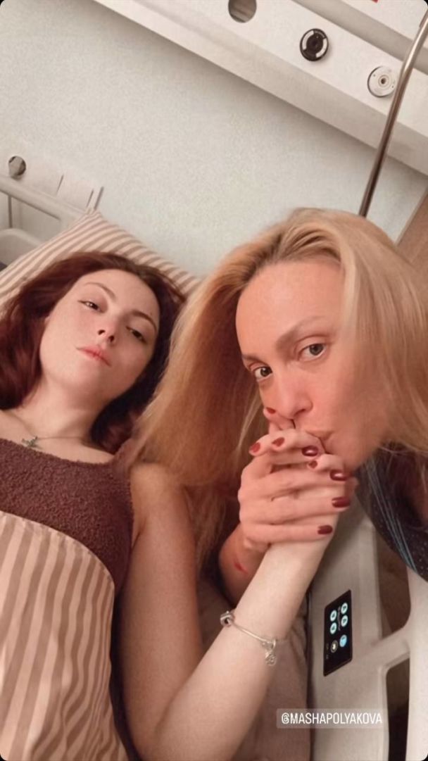 Оля и Маша Полякова в больнице / © instagram.com/polyakovamusic