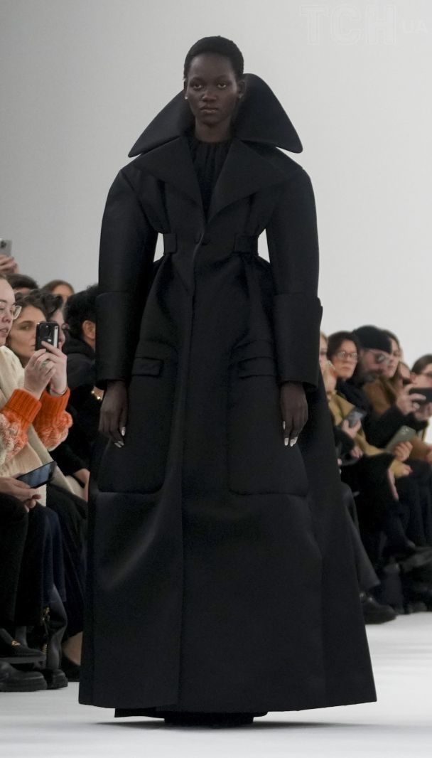 Показ колекції Haute Couture Модного дому Viktor&Rolf / © Associated Press