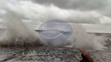 В окупованому Криму вирує потужний шторм