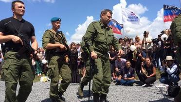 Захарченко ходит на костылях / © twitter.com/ChristopherJM