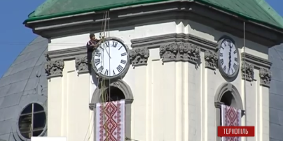 Самые крупные в Украине фасадные часы обустроили в Тернополе