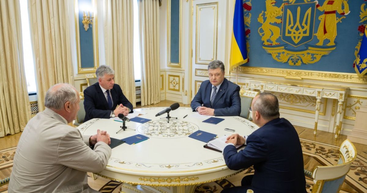 ДСНС планує сьогодні завершити гасіння пожежі на звалищі під Львовом