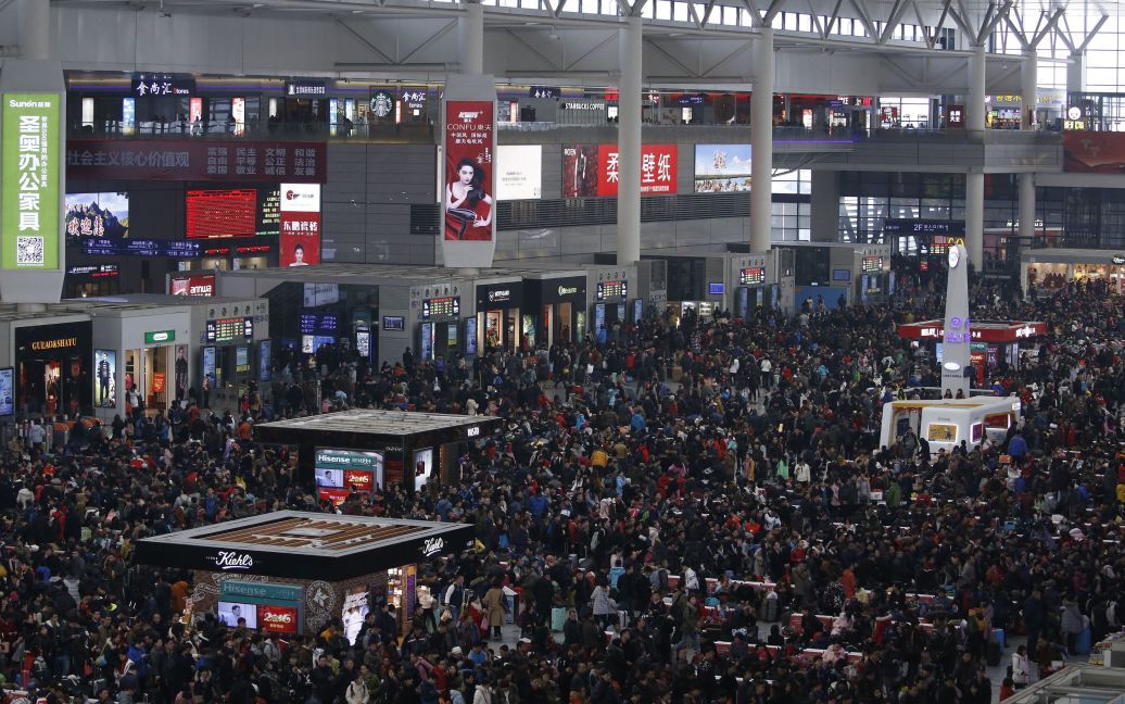На вокзале образовалась 100-тысячная очередь / © Reuters