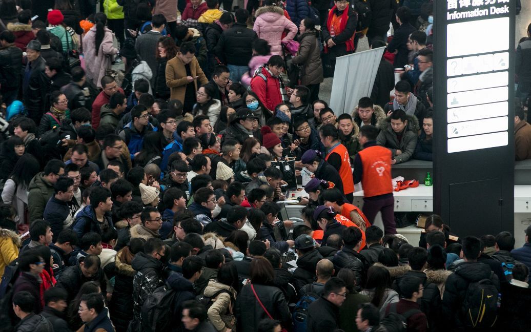На вокзале образовалась 100-тысячная очередь / © Reuters