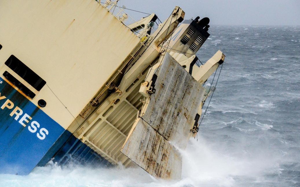До берегів Франції наближається некероване гігантське судно / © Reuters