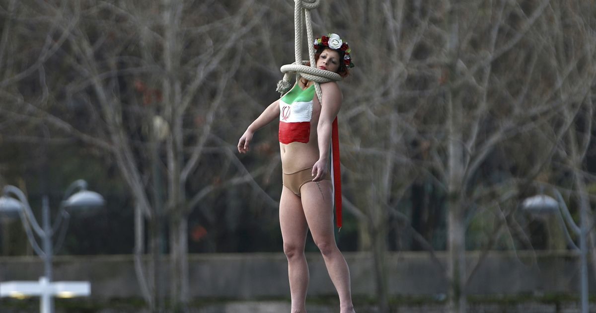 «Femen» выступили против визита президента Ирана / © Reuters