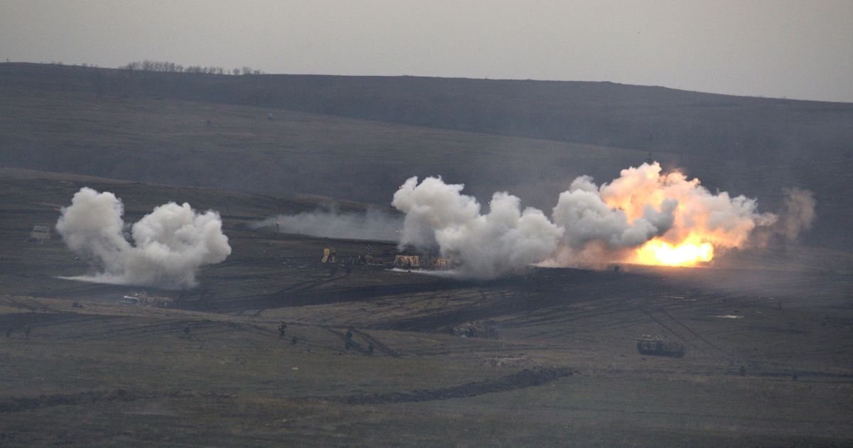Боевики резко увеличили количество обстрелов и палят почти из всех видов оружия - штаб АТО