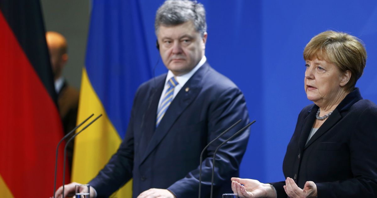 Меркель и Порошенко обсудили ситуацию на Донбассе