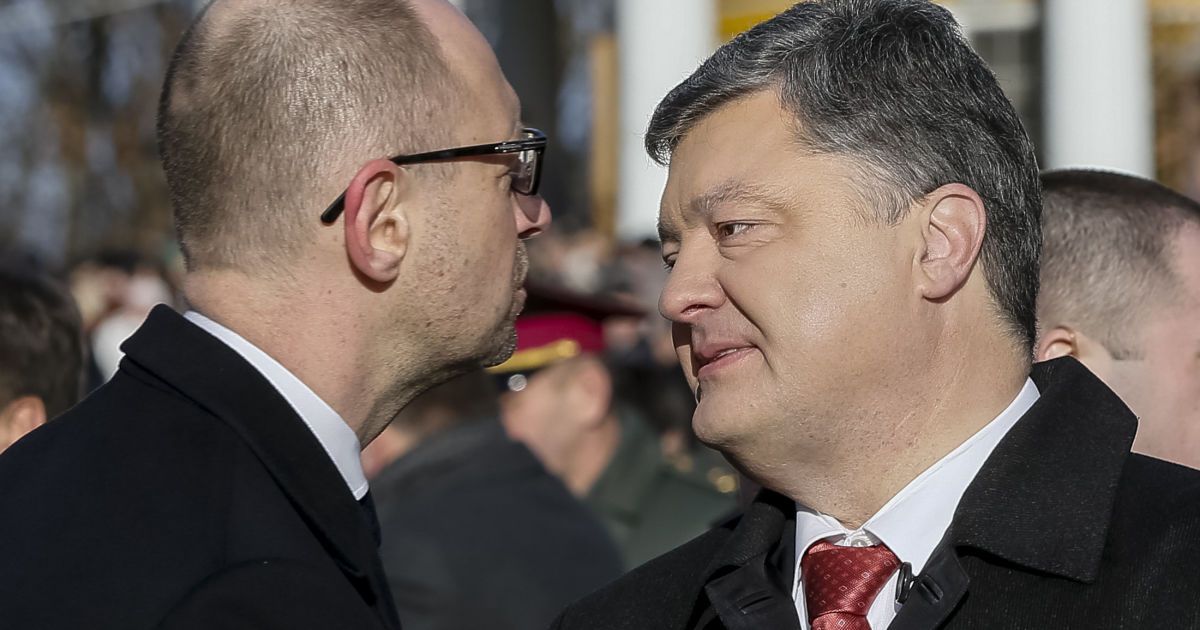 Яценюк утверждает, что Порошенко не призвал его уволиться