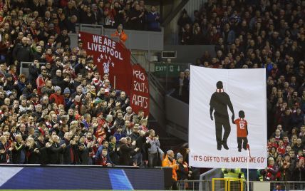 "Ліверпуль" під час матчу Кубка ліги вшанував пам'ять маленького фаната, який помер від важкої хвороби