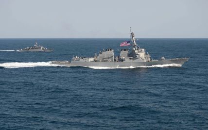 Иранские военные отогнали корабли США от зоны учений