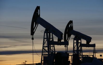 На мировом рынке цены на нефть поползли вниз