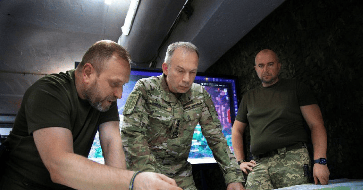 Александр Сырский с военными