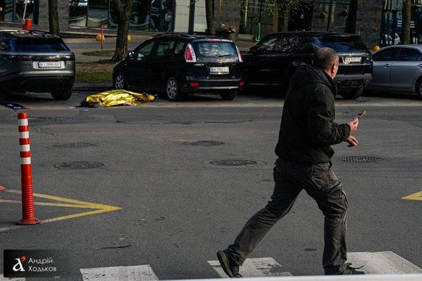 Стрілянина у Києві: з’явились кадри з місця атаки (чутливий контент)