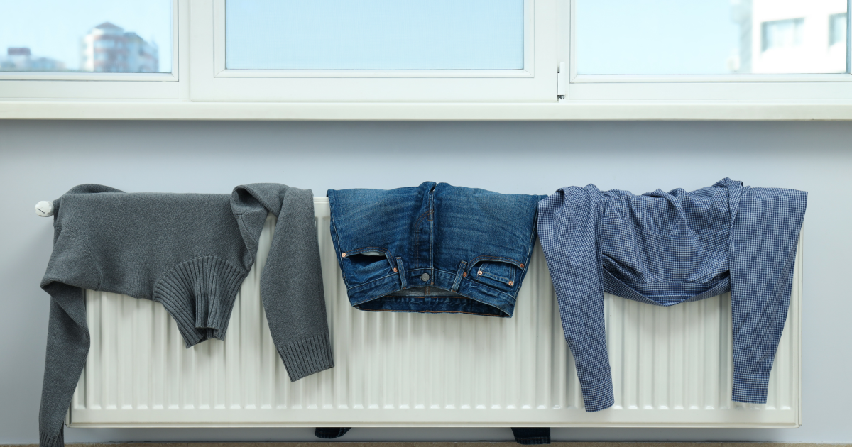 Чи можна сушити речі на батареї