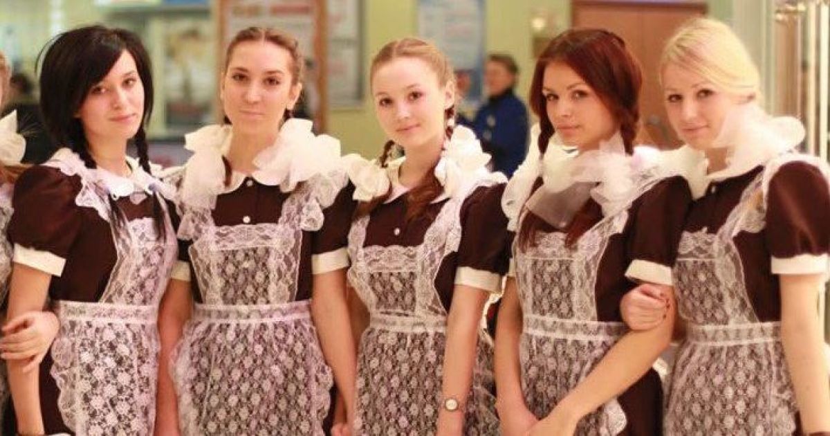 Учениці у радянській шкільній формі / ілюстративне фото