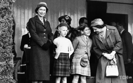 Этот день в истории: как королева Елизавета II с детьми и матерью ходила на спортивные соревнования