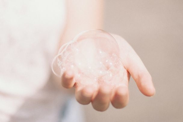 Як вивести плями від пилку та соку кульбаби в домашніх умовах / © Unsplash