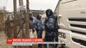 Российские силовики массово обыскивают помещения крымских татар