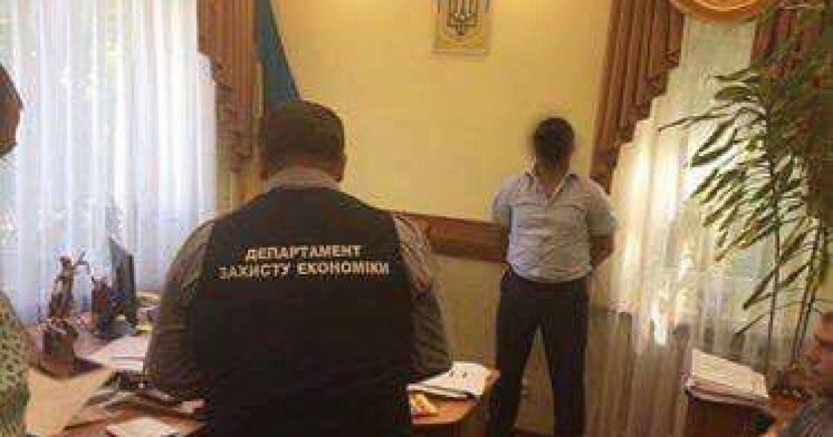 На Закарпатті місцевий суддя та посадовець Пенсійного фонду погоріли на хабарі / © Юрій Луценко /Facebook