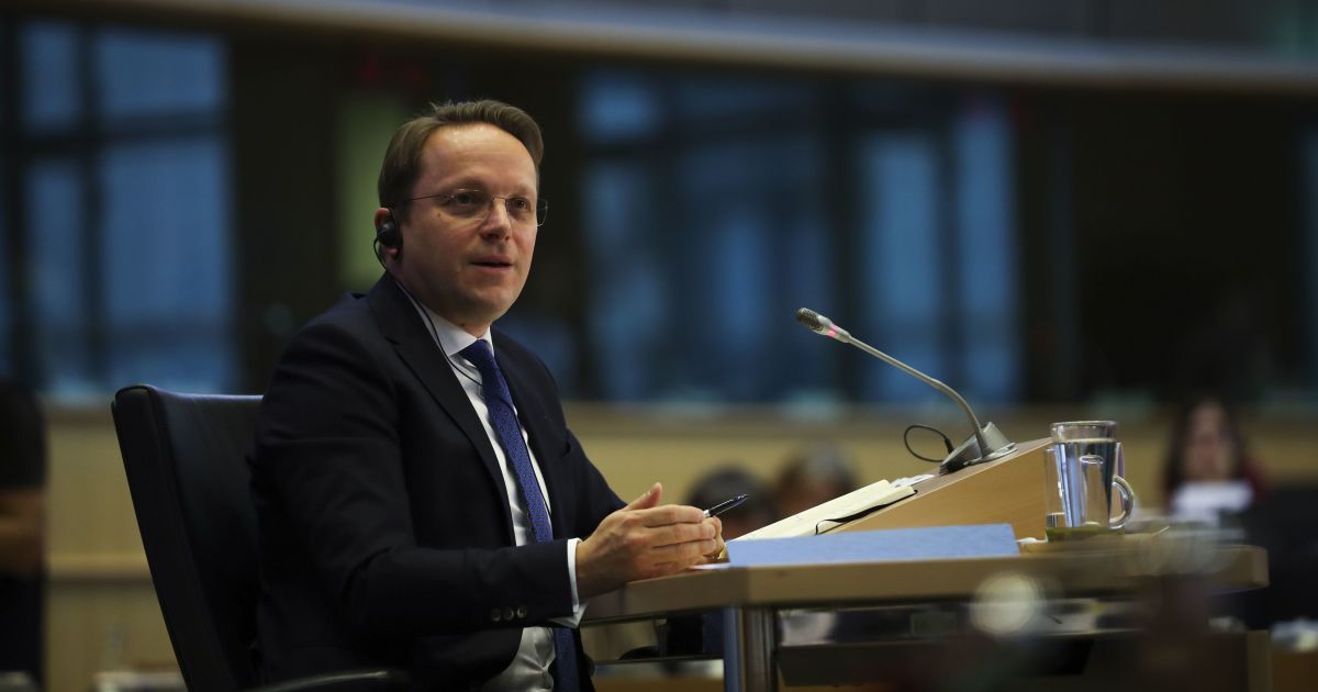 Еврокомиссар Оливер Варгеи считает, что Украина может присоединиться к ЕС еще до 2030 года